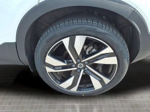 Used 2023 Volvo XC40 B5 Plus w/ Driver Assist Package AWD/4WD image 13