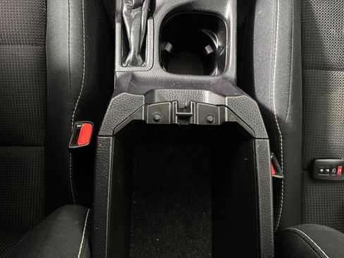 Used 2018 Toyota RAV4 XLE AWD/4WD image 35
