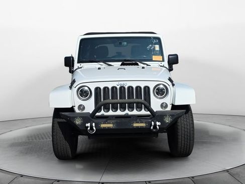 Used 2015 Jeep Wrangler Unlimited Sahara w/ Connectivity Group AWD/4WD image 8
