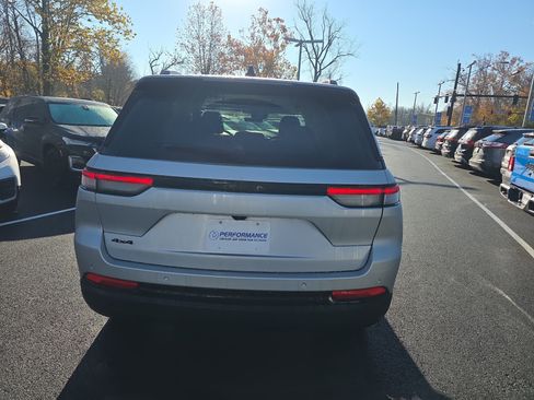 New 2025 Jeep Grand Cherokee Altitude image 20