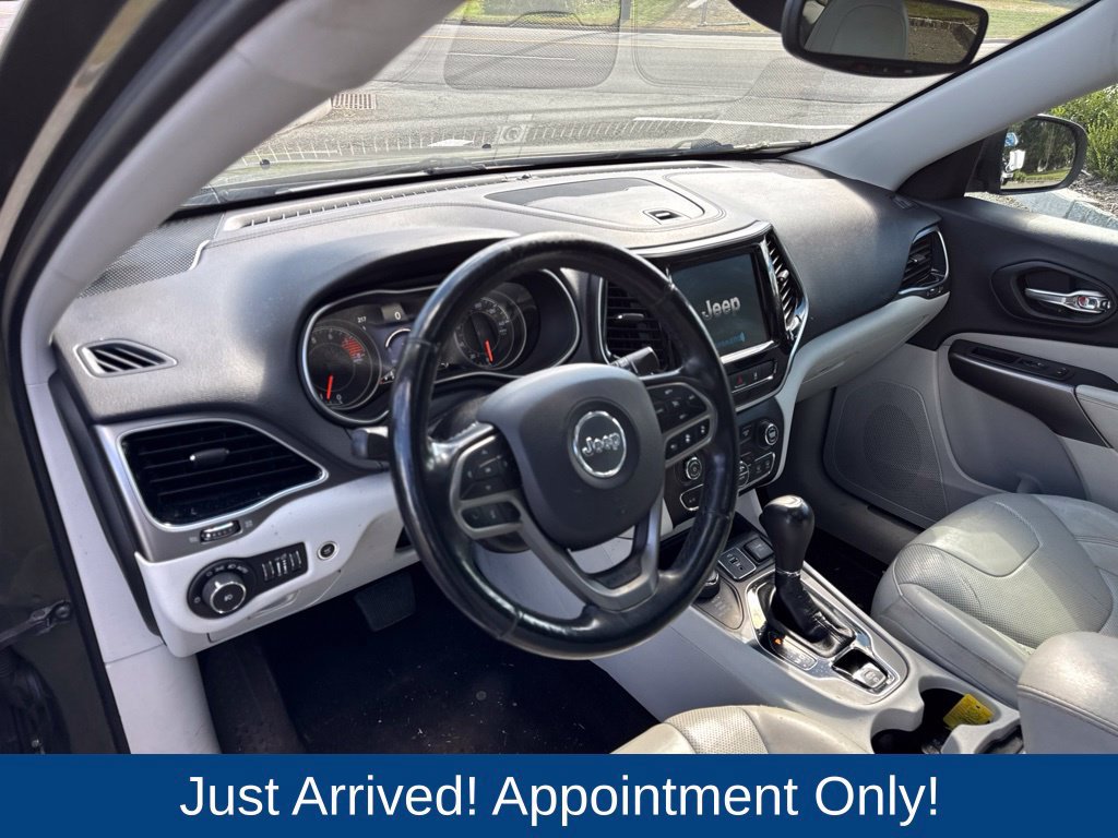 Used 2019 Jeep Cherokee Limited w/ Luxury Group AWD/4WD image 8