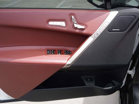 Used 2022 BMW iX xDrive50 w/ Premium Package image 12