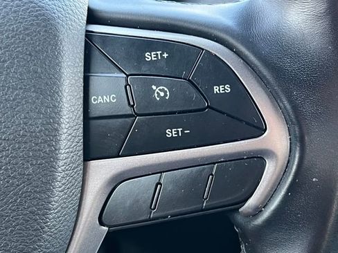 Used 2021 Jeep Grand Cherokee Laredo image 21