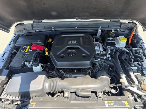 Used 2022 Jeep Wrangler Unlimited Sahara AWD/4WD image 17