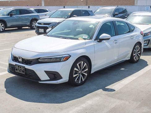 Certified 2024 Honda Civic EX-L image 3