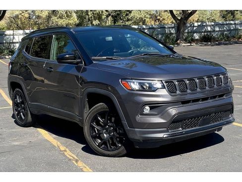 Used 2023 Jeep Compass Altitude image 2