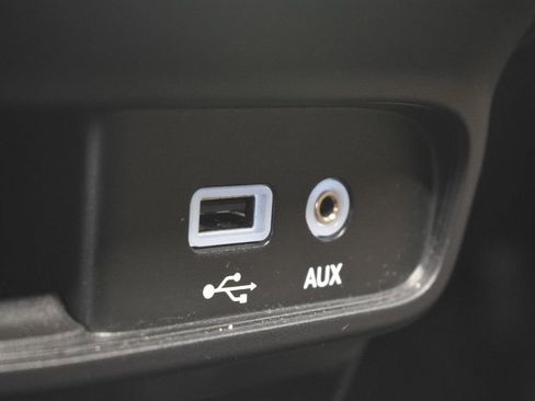 Used 2017 Chrysler Pacifica Limited image 38