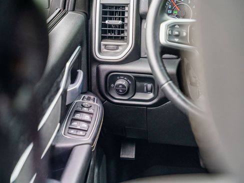 Used 2024 RAM 2500 Big Horn w/ Sport Appearance Package image 23