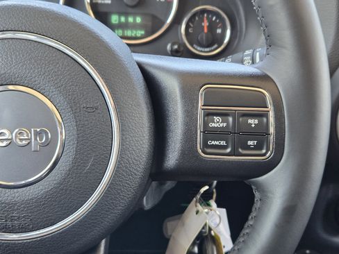 Used 2016 Jeep Wrangler Unlimited Sahara w/ Connectivity Group image 37