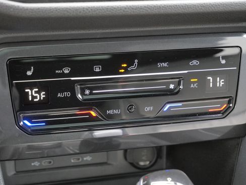 Certified 2024 Volkswagen Tiguan SE R-Line image 25