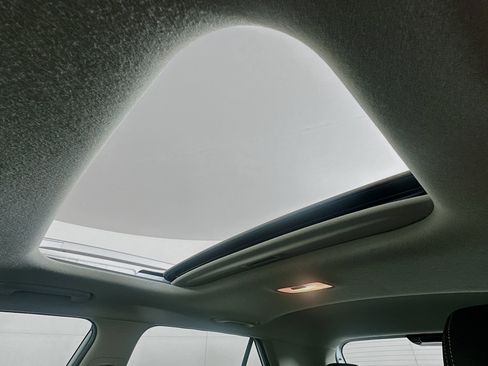 Used 2025 Hyundai Venue SEL FWD image 25