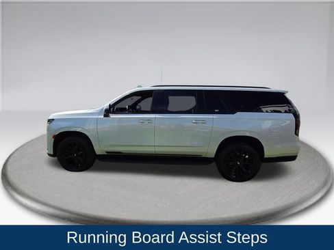 Used 2024 Cadillac Escalade ESV Premium Luxury AWD/4WD image 18