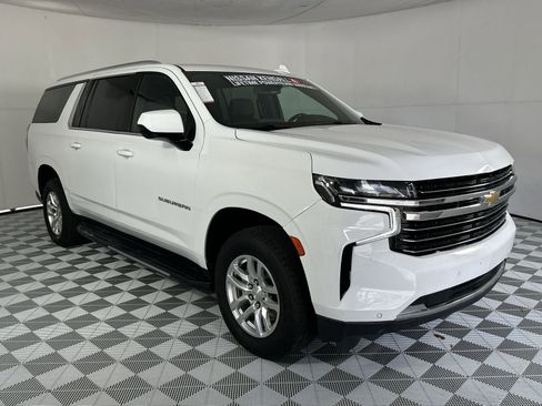 Used 2022 Chevrolet Suburban LT RWD image 2