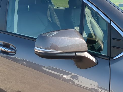 Used 2023 Toyota Sienna Platinum FWD image 10