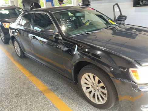 Used 2014 Chrysler 300 RWD image 2