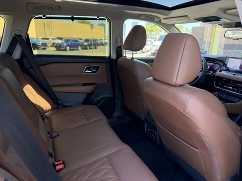 Used 2025 Nissan Rogue Platinum w/ Tech Package FWD image 38