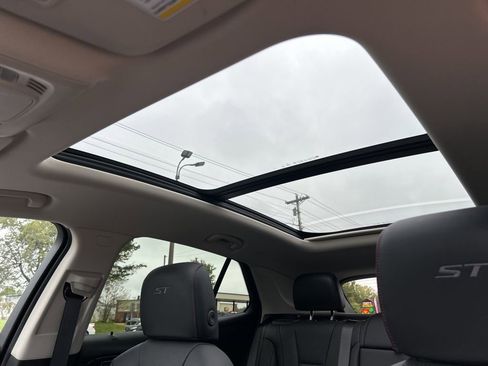 Used 2023 Buick Envision Essence w/ Sport Touring Package image 36