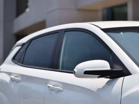 Used 2023 Hyundai Kona SE FWD image 3