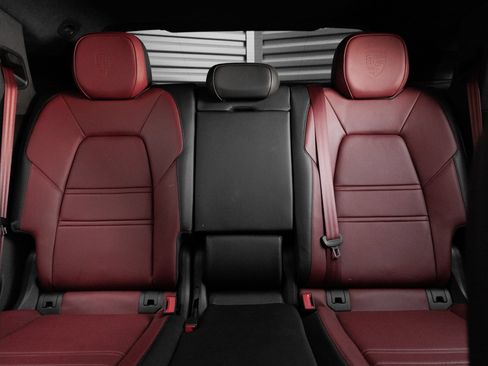 Certified 2025 Porsche Cayenne GTS AWD/4WD image 27