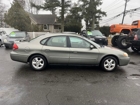 Used 2004 Ford Taurus SE image 6