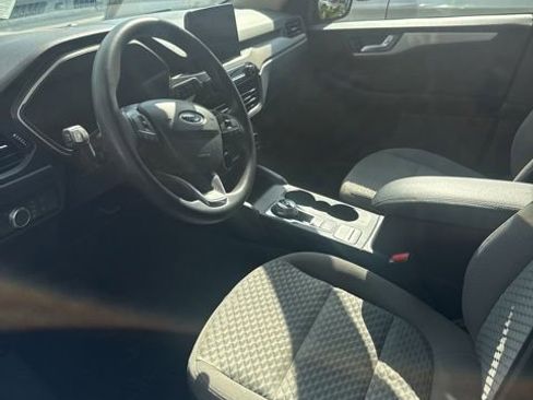 Used 2020 Ford Escape SE image 2