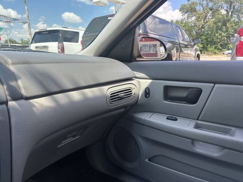 Used 2004 Ford Taurus SE FWD image 20