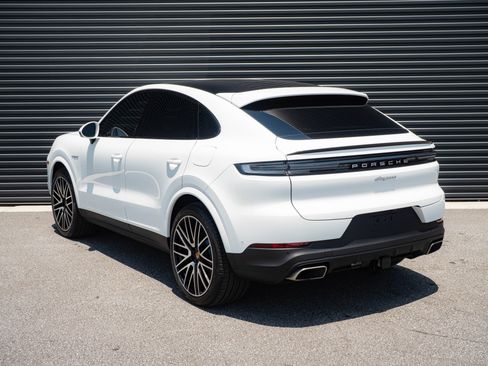 Certified 2026 Porsche Cayenne E-Hybrid Coupe AWD/4WD image 3