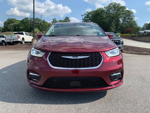 Used 2021 Chrysler Pacifica Touring-L w/ Uconnect Theater Family Group FWD image 4