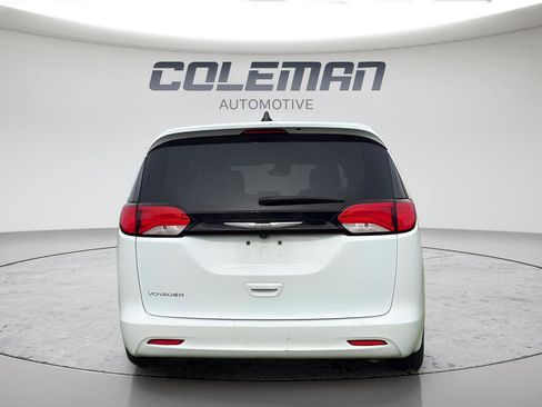 Used 2023 Chrysler Voyager LX FWD image 4
