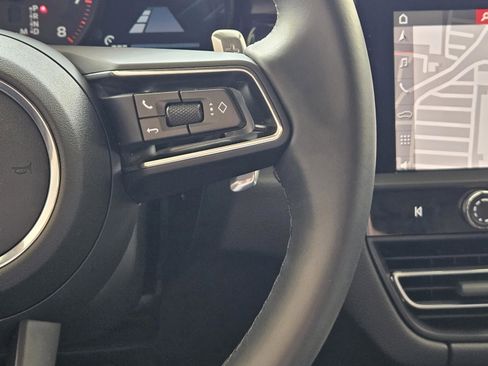 Certified 2025 Porsche Macan image 27