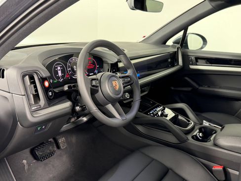 Certified 2026 Porsche Cayenne AWD/4WD image 4