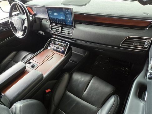 Used 2024 Lincoln Navigator Reserve image 22