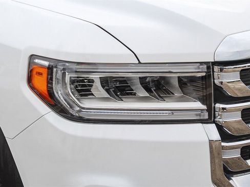 Used 2023 GMC Acadia SLT image 8