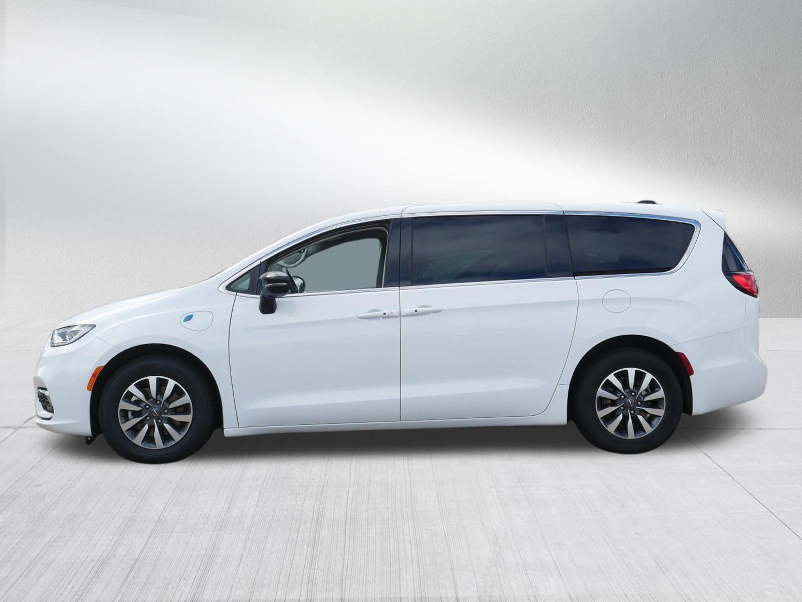 Used 2024 Chrysler Pacifica Limited FWD image 4