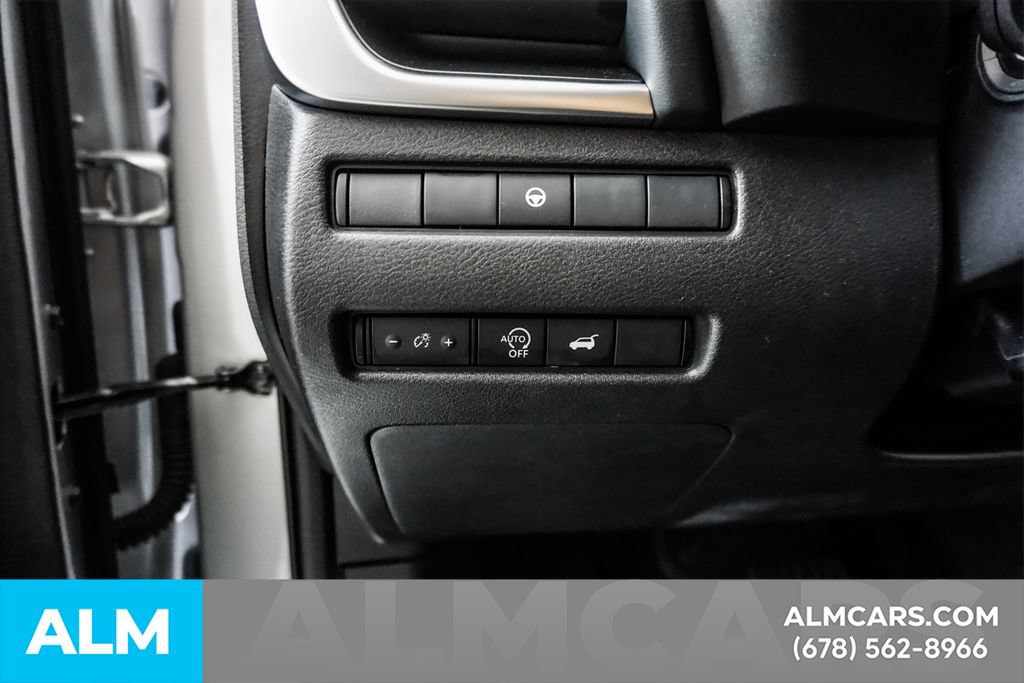 Used 2024 Nissan Rogue SV FWD image 28
