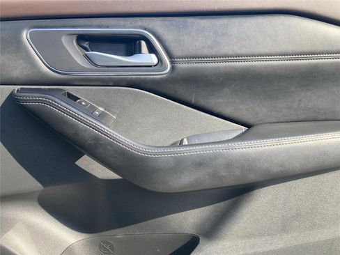 Used 2021 Nissan Rogue SL w/ Premium Package image 30