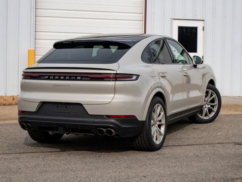 Certified 2024 Porsche Cayenne S w/ Premium Package Plus (PP1) image 7