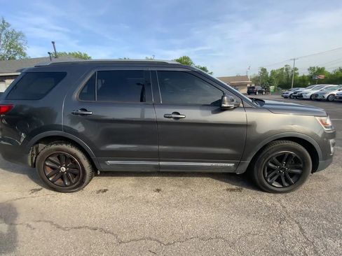 Used 2017 Ford Explorer XLT FWD image 9