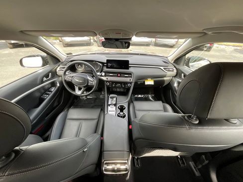 Used 2025 Genesis G70 2.5T image 15