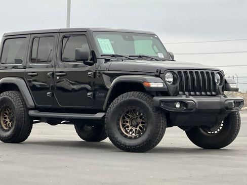 Used 2021 Jeep Wrangler Unlimited Sahara AWD/4WD image 2