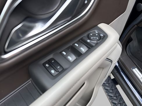Used 2022 Chevrolet Tahoe Z71 AWD/4WD image 19
