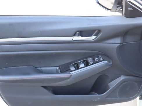 Used 2024 Nissan Altima 2.5 SR FWD image 15