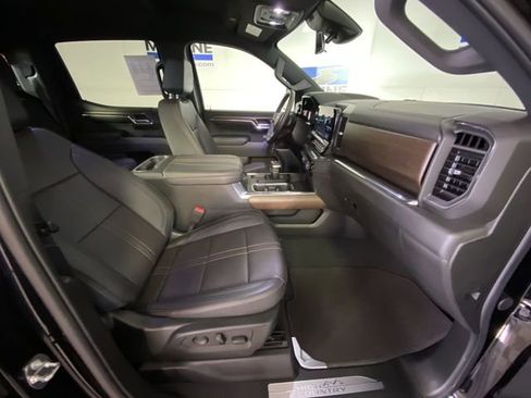 Certified 2024 Chevrolet Silverado 1500 High Country w/ Technology Package AWD/4WD image 34