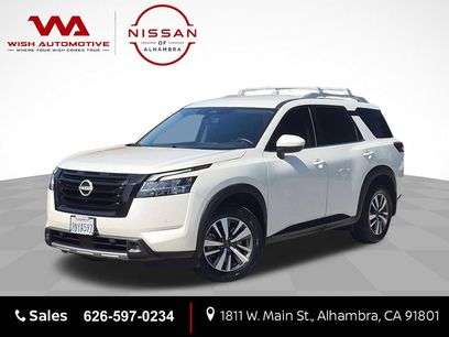 Used 2024 Nissan Pathfinder SL w/ Black Appearance Package