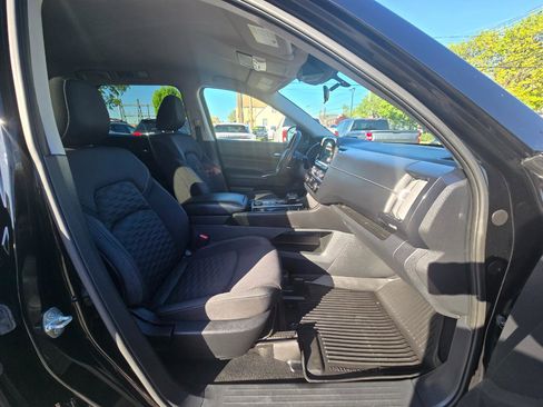 Used 2022 Nissan Pathfinder SV AWD/4WD image 15