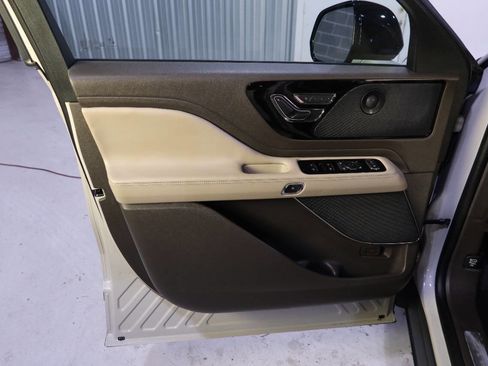 Used 2021 Lincoln Aviator Reserve w/ Equipment Group 201A image 35