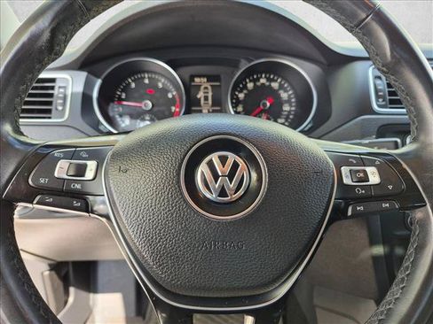 Used 2017 Volkswagen Jetta SE FWD image 13