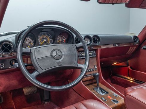 Used 1989 Mercedes-Benz 560 SL image 8