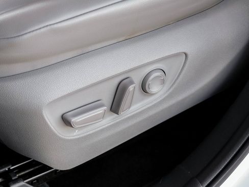 Used 2022 Toyota Highlander XLE image 44