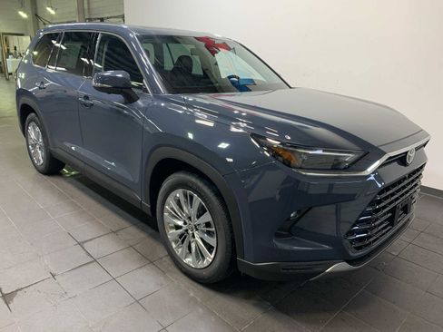 New 2026 Toyota Grand Highlander Platinum image 2